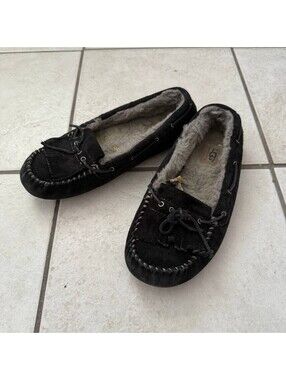 UGG Australia Black Suede Moccasins Shearling Lined Women’s US 8